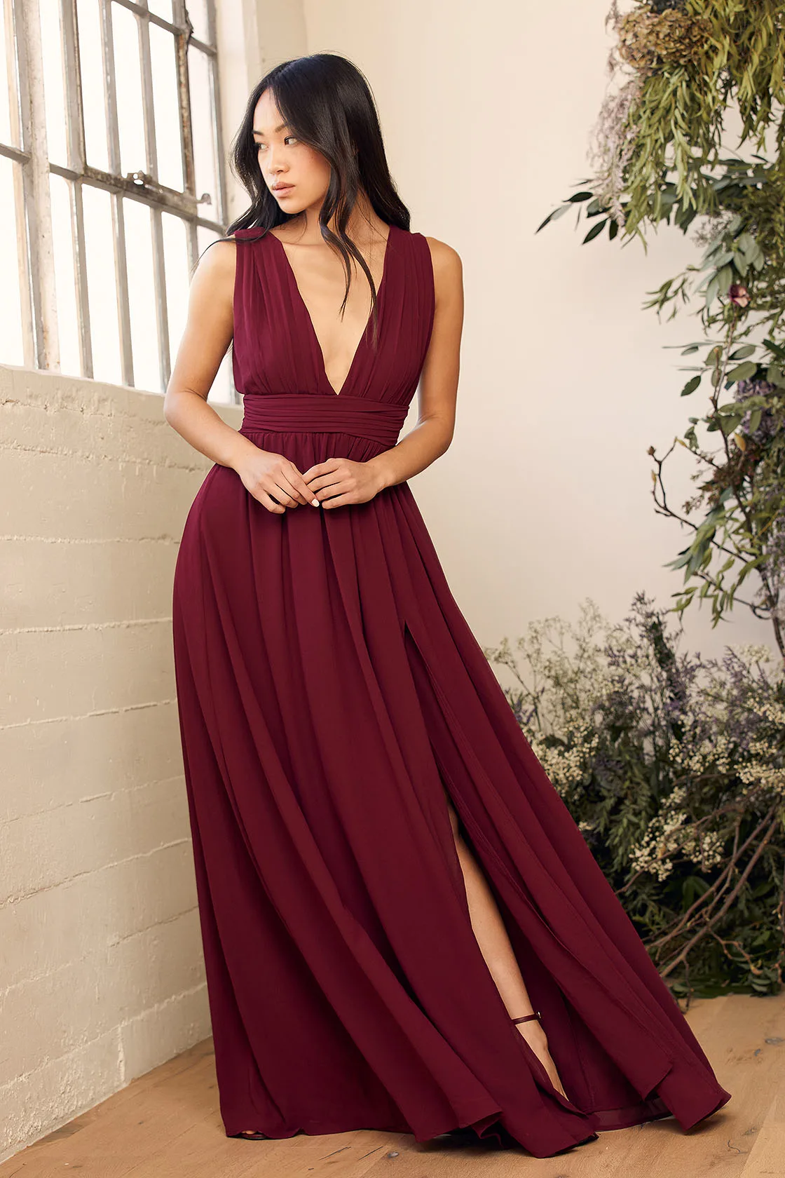 burgundy chiffon V-neck bridesmaid dress burgundy chiffon V neck bridesmaid dress