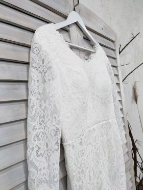 scalloped white lace wedding dress