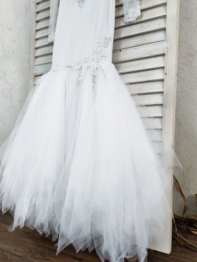 white tulle trumpet skirt