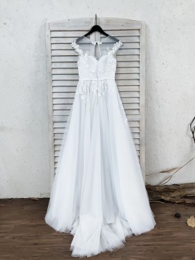 floral lace appliqued white romantic wedding gown floral lace appliqued white romantic wedding gown