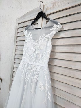 floral lace appliqued white wedding gown