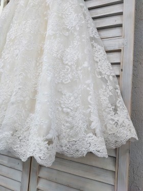 scalloped ivory lace details