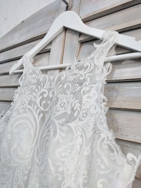 illusion lace neckline