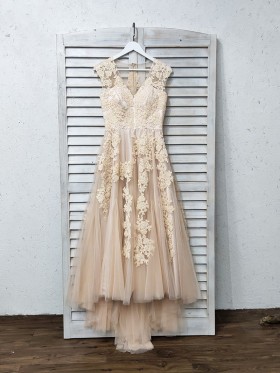 vintage lace and tulle cap sleeve long wedding dress vintage lace and tulle cap sleeve long wedding dress