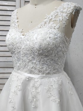 sweetheart bodice with lace V neckline sweetheart bodice with lace V neckline
