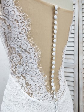 invisible zipper up back with buttons decoration