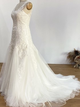 trumpet lace and tulle wedding dress with chapel train
