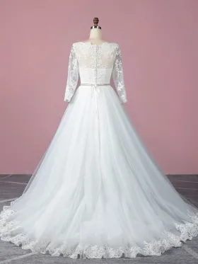 ivory lace and tulle wedding gown