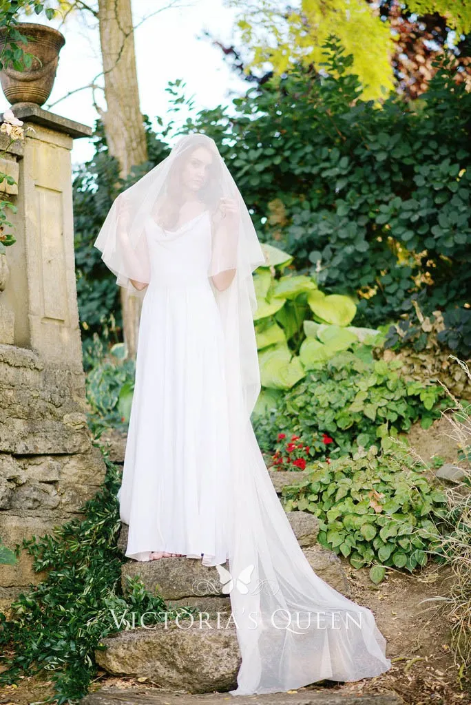 https://www.victoriasqueen.com/uploads/product/0/1/01013/drop-veil-single-tier-chapel-length-veil-3.webp