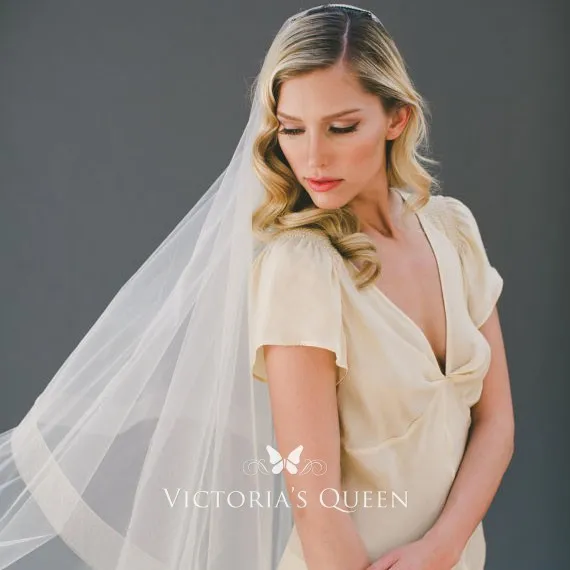 https://www.victoriasqueen.com/uploads/product/0/1/01068/versatile-champagne-cathedral-length-wedding-veil-horsehair-edge-1.webp