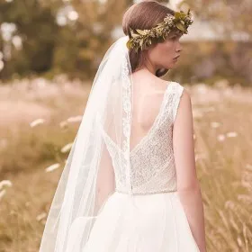 one tier lace appliqued veil fingertip length ribbon edging veil