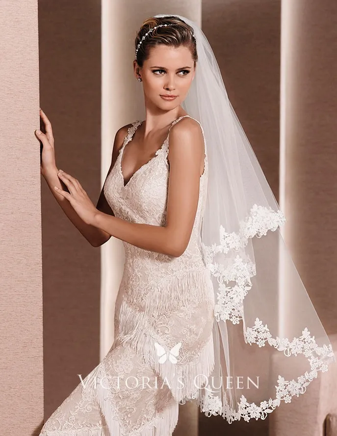 https://www.victoriasqueen.com/uploads/product/0/1/01091/lace-applique-edging-wedding-veil-handmade-fingertip-length-2.webp