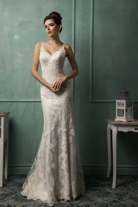 Elegant slim A line ivory lace appliqued sweetheart V neck backless wedding dress
