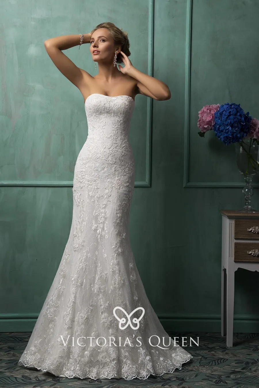 classic off white lace curved strapless mermaid wedding dress