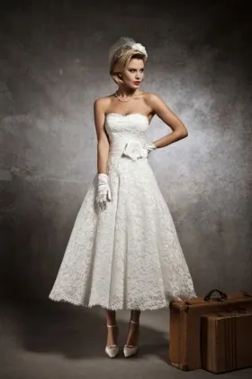 beautiful tea length A line ivory lace strapless sweetheart wedding dress