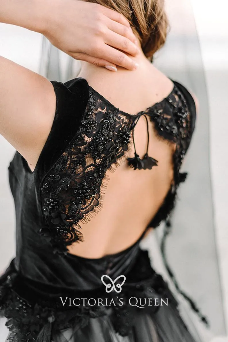 scalloped open back black and white outdoor wedding dress scalloped open back black and white outdoor wedding dress