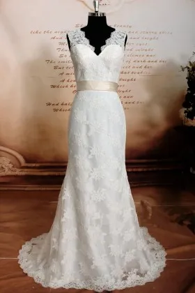 ivory scalloped lace overlay V neck mermaid bridal gown
