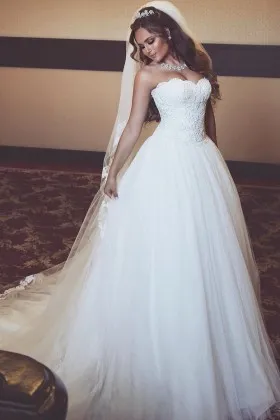 strapless sweetheart scalloped lace tulle wedding dress