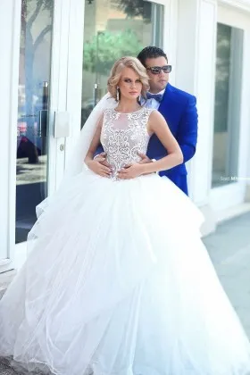 unique crew neck sleeveless white lace tulle wedding ball gown