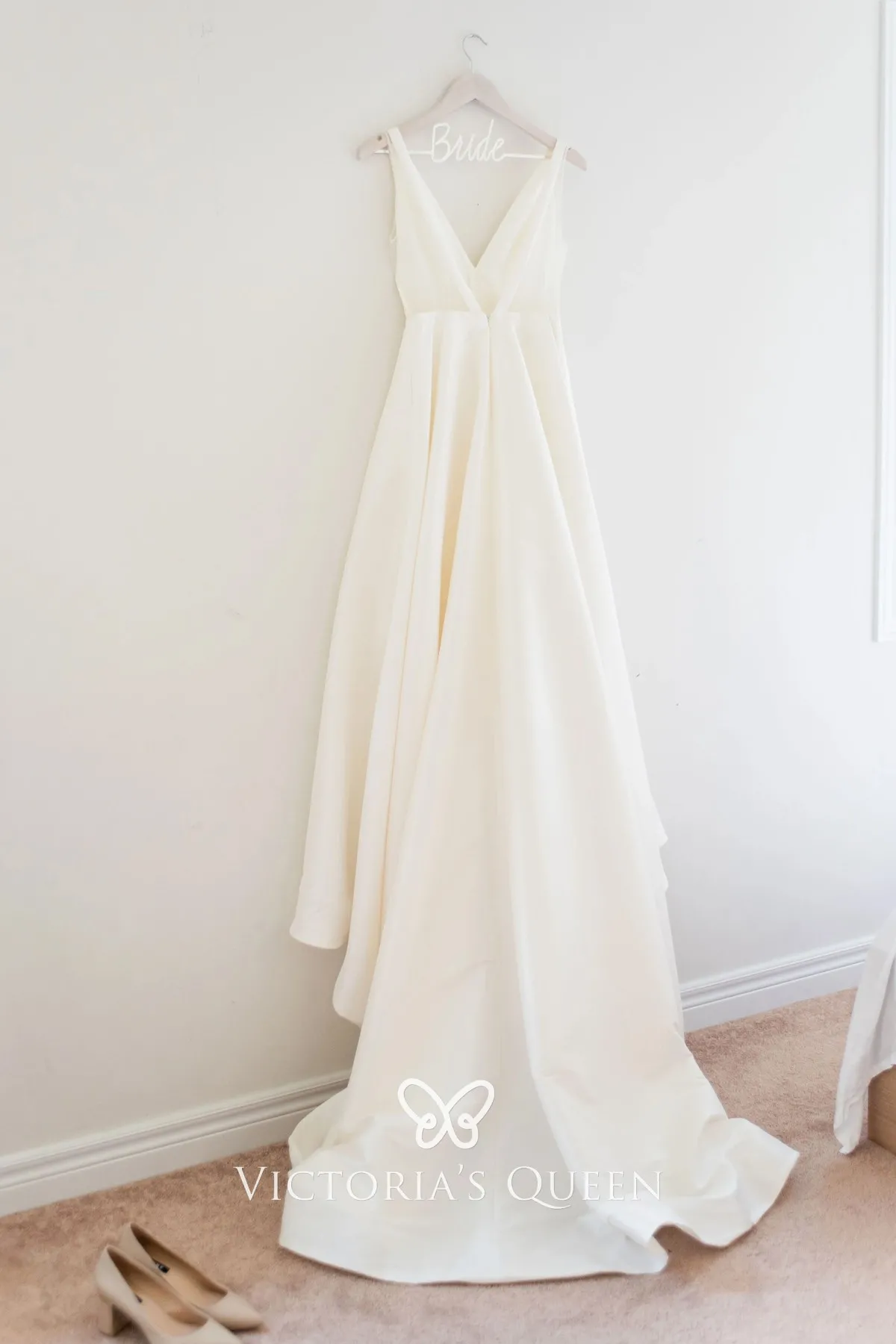 ivory satin V neck sleeveless simple wedding gown ivory satin V neck sleeveless simple wedding gown