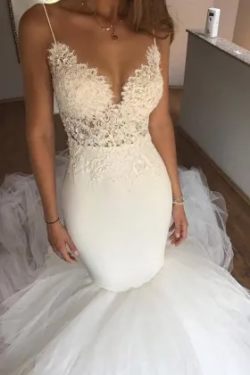 Sexy lace neck V neck tulle long train wedding dress