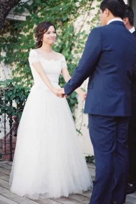 short sleeves illusion neck lace tulle wedding dress