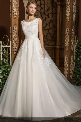 classic scoop neckline lace and tulle floor length ivory ball gown wedding dress