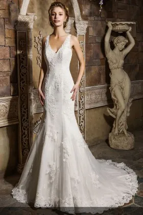 vintage inspired elegant sleeveless V neck lace appliqued mermaid wedding dress