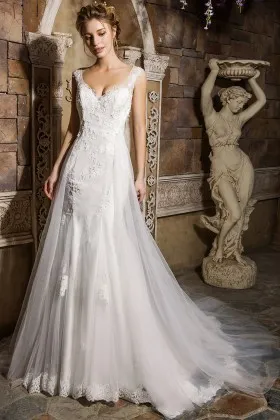V neckline mermaid wedding dress with tulle overskirt