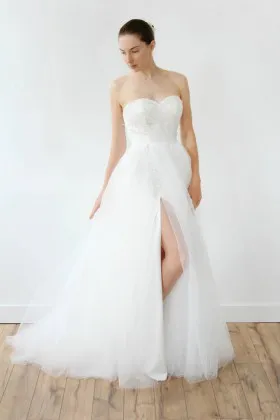 strapless sweetheart white tulle floor length A line slit simple wedding dress