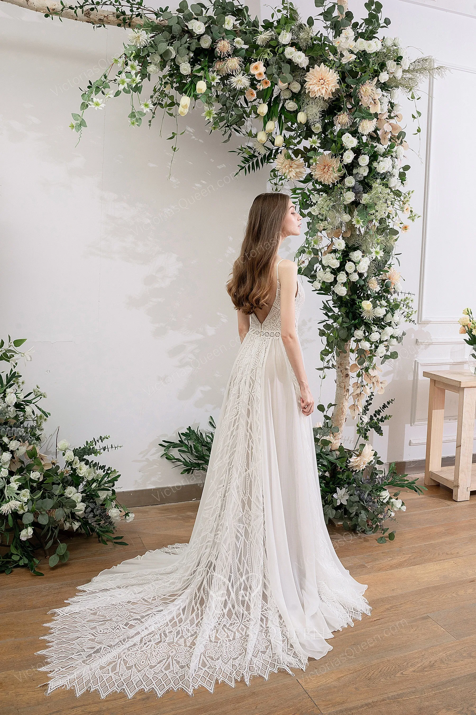 Geometric Pattern Beige Lace V-neck Bohemian Bridal Gown - VQ