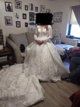 very nice detailed dress with a great price