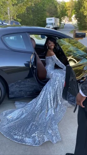 fitted prom dress 2023