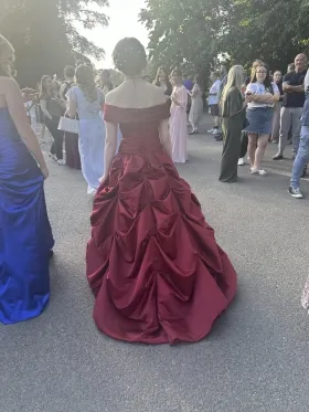 the colour of the dress was PERFECT